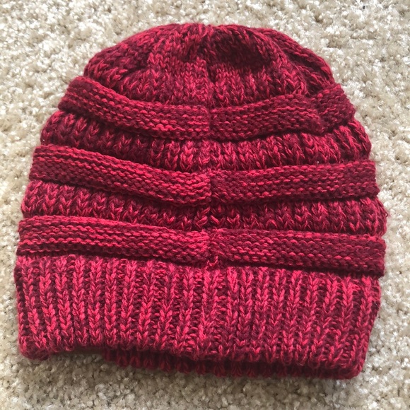 Red knit hat - Picture 2 of 2